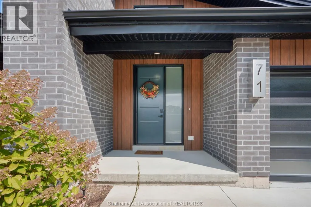 71 CLARA CRESCENT