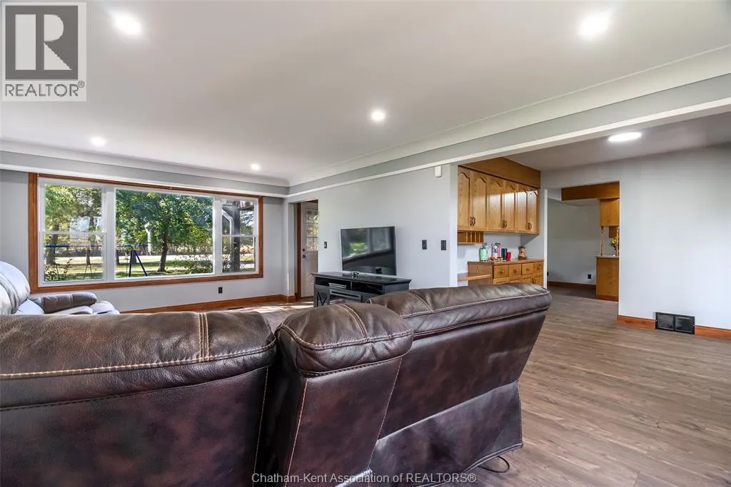 20701 Victoria ROAD