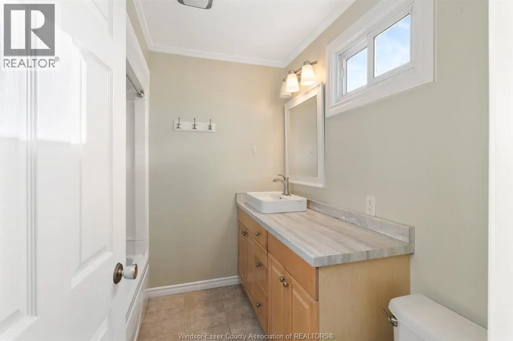 346 Maidstone AVENUE East