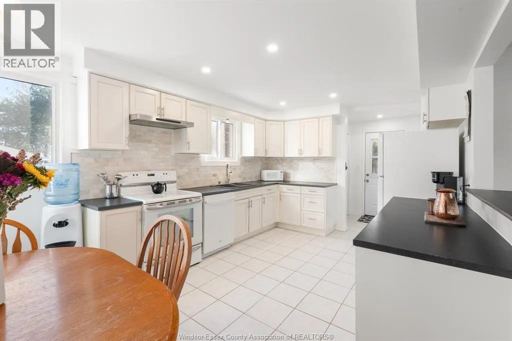346 Maidstone AVENUE East