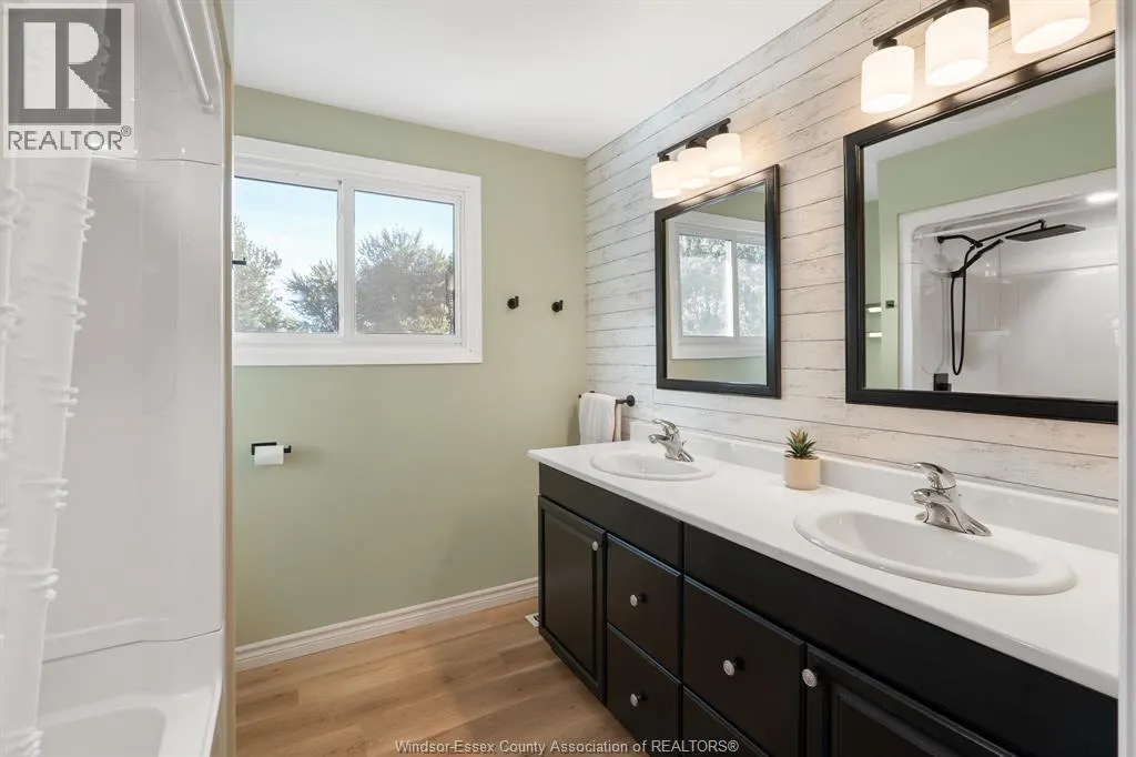 346 Maidstone AVENUE East