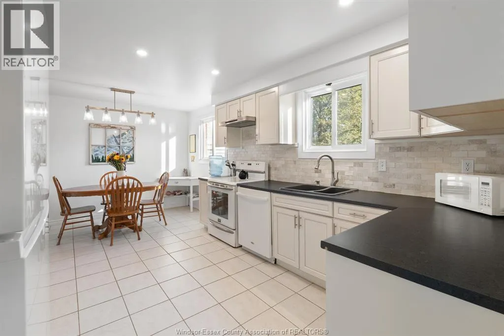 346 Maidstone AVENUE East