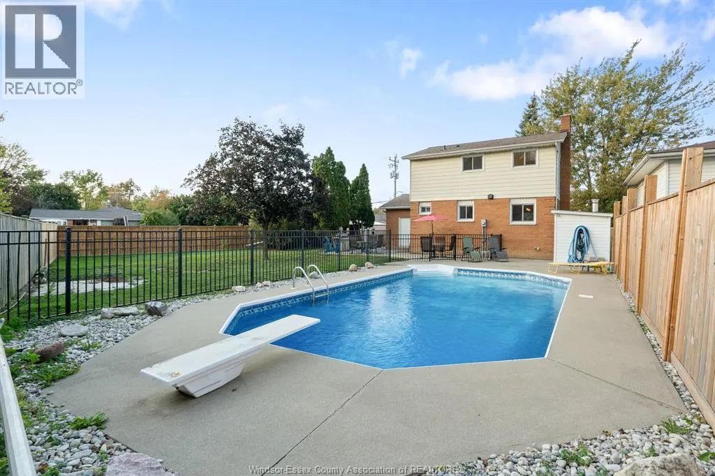 346 Maidstone AVENUE East
