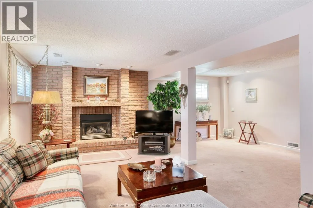 3398 PINEVIEW