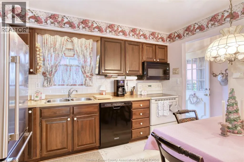 3398 PINEVIEW
