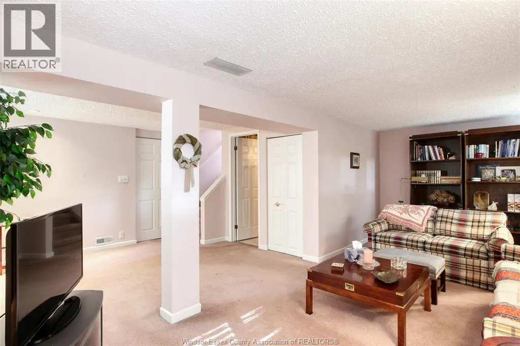 3398 PINEVIEW
