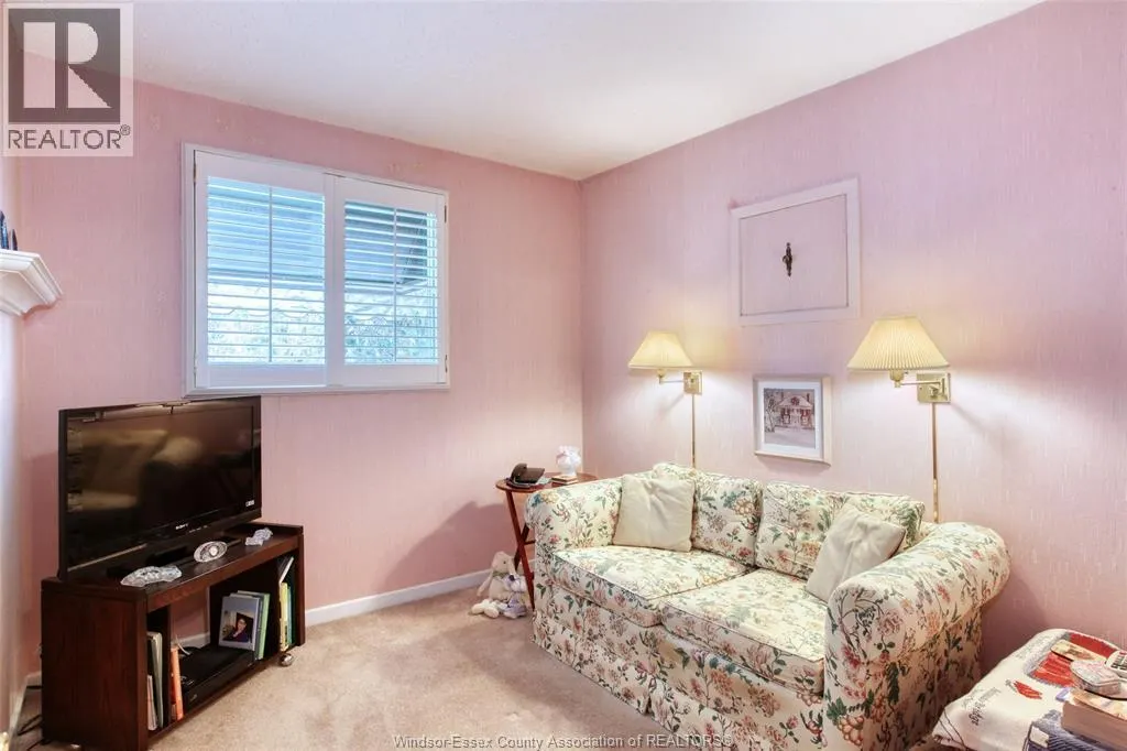 3398 PINEVIEW