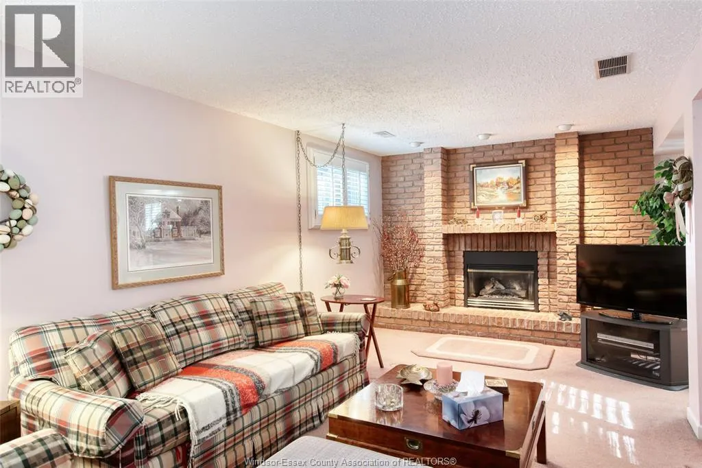 3398 PINEVIEW