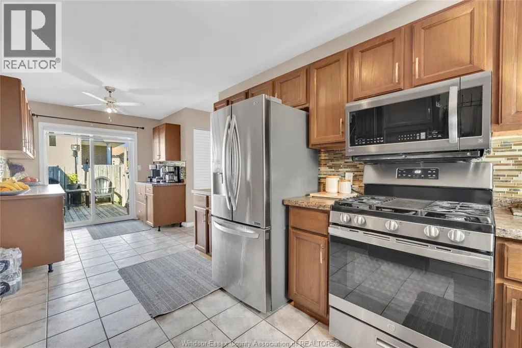 1812 VICKY CIRCLE