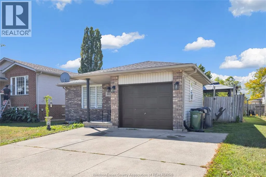1812 VICKY CIRCLE