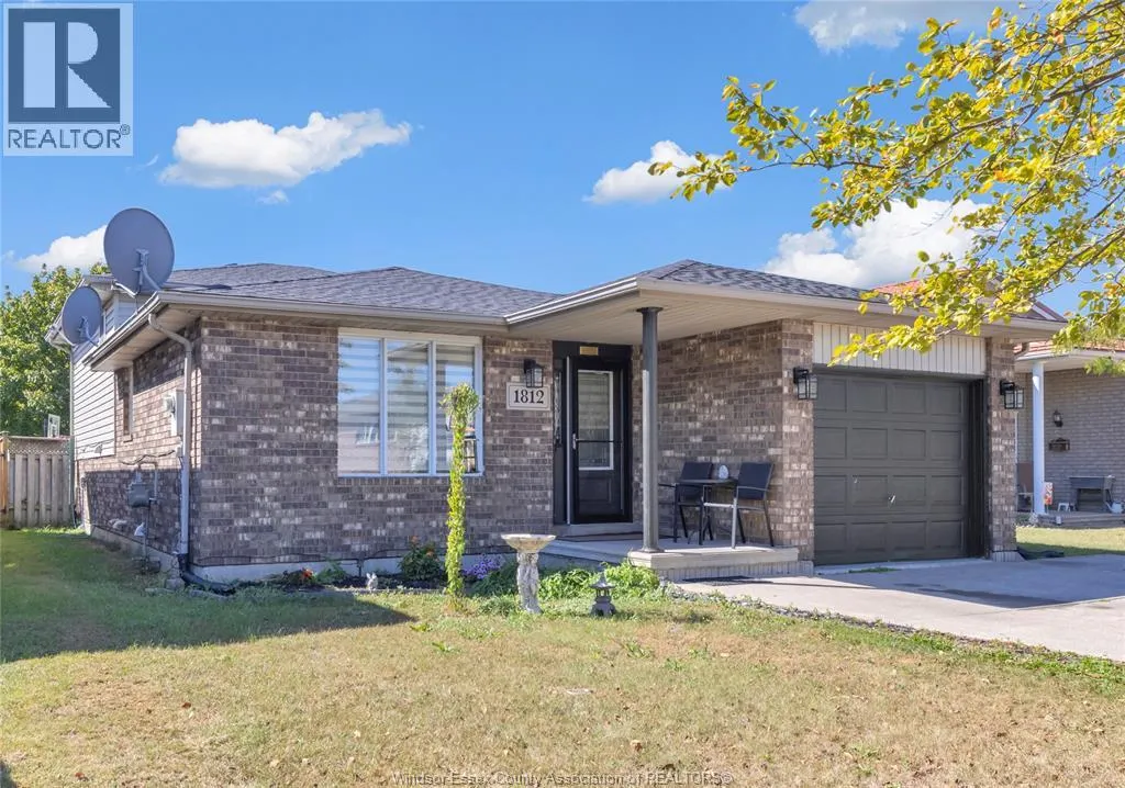 1812 VICKY CIRCLE