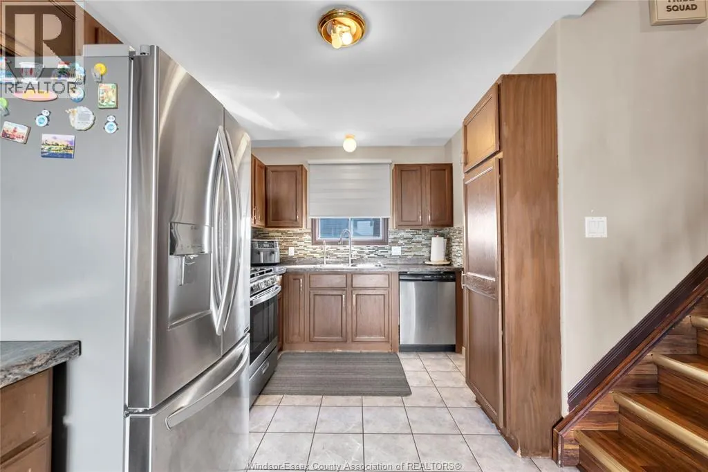 1812 VICKY CIRCLE