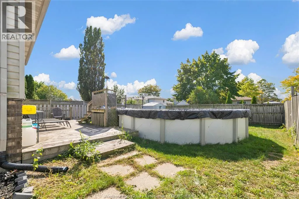 1812 VICKY CIRCLE
