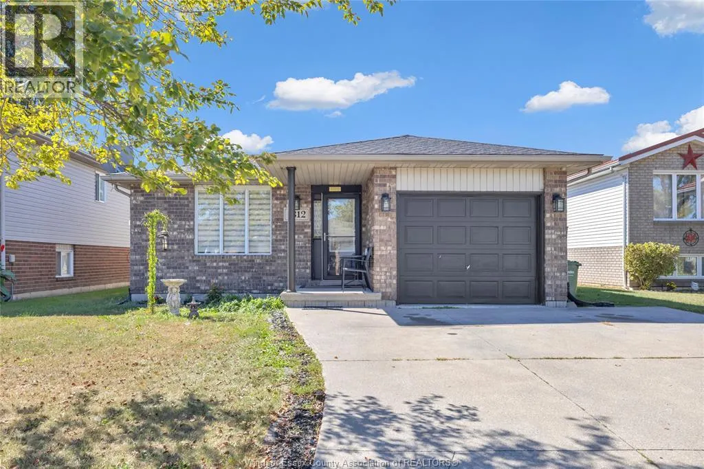 1812 VICKY CIRCLE