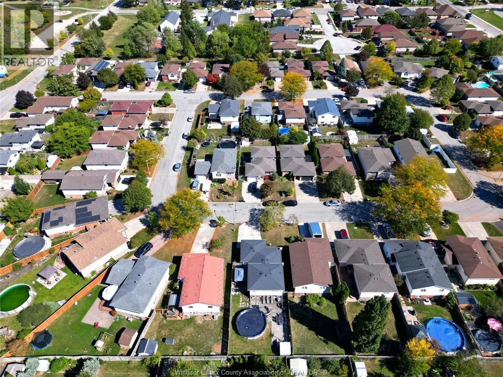 1812 VICKY CIRCLE