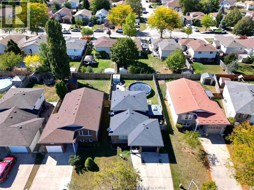 1812 VICKY CIRCLE