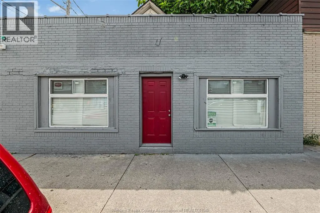 939 WYANDOTTE