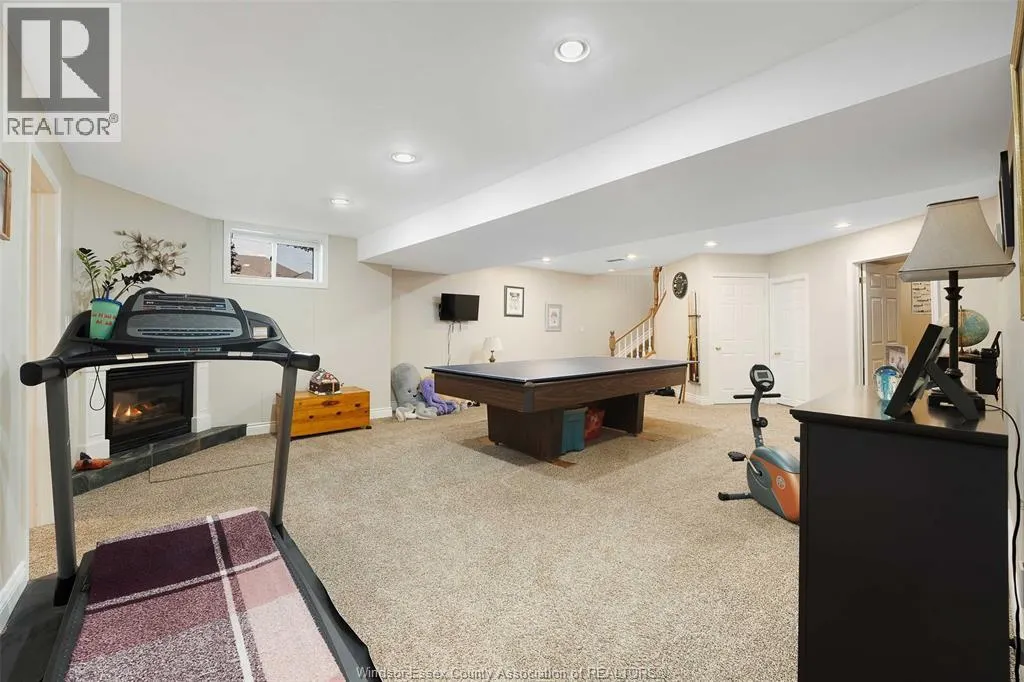16 MEADOW LANE