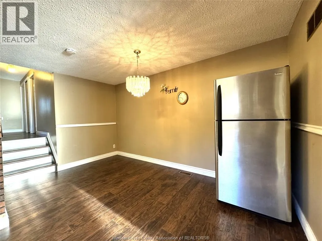 3132 ELMWOOD CRESCENT