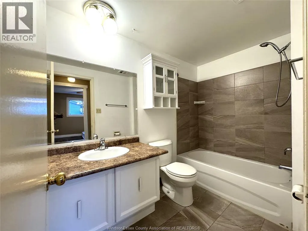 3132 ELMWOOD CRESCENT