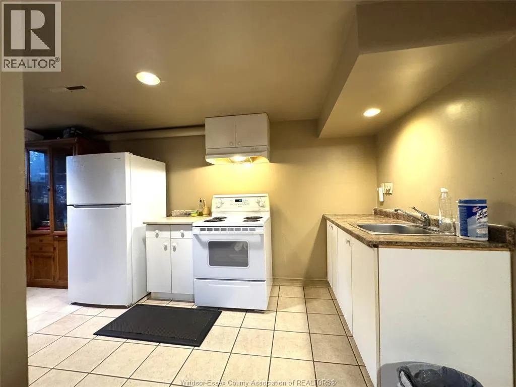 3132 ELMWOOD CRESCENT