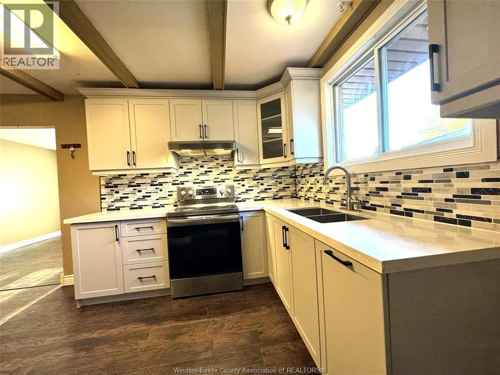 3132 ELMWOOD CRESCENT