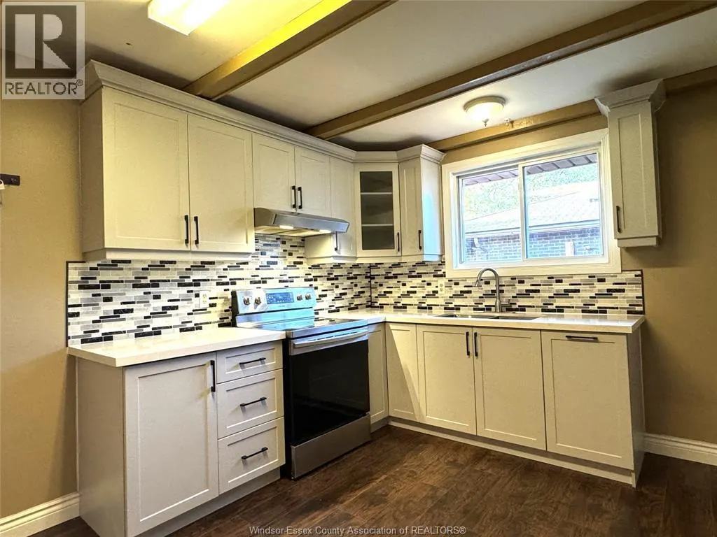 3132 ELMWOOD CRESCENT