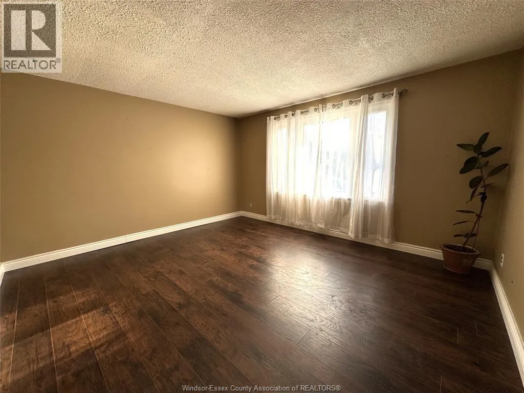 3132 ELMWOOD CRESCENT