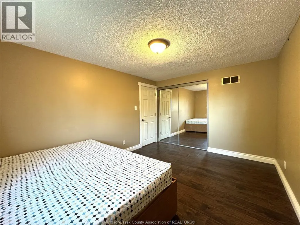 3132 ELMWOOD CRESCENT