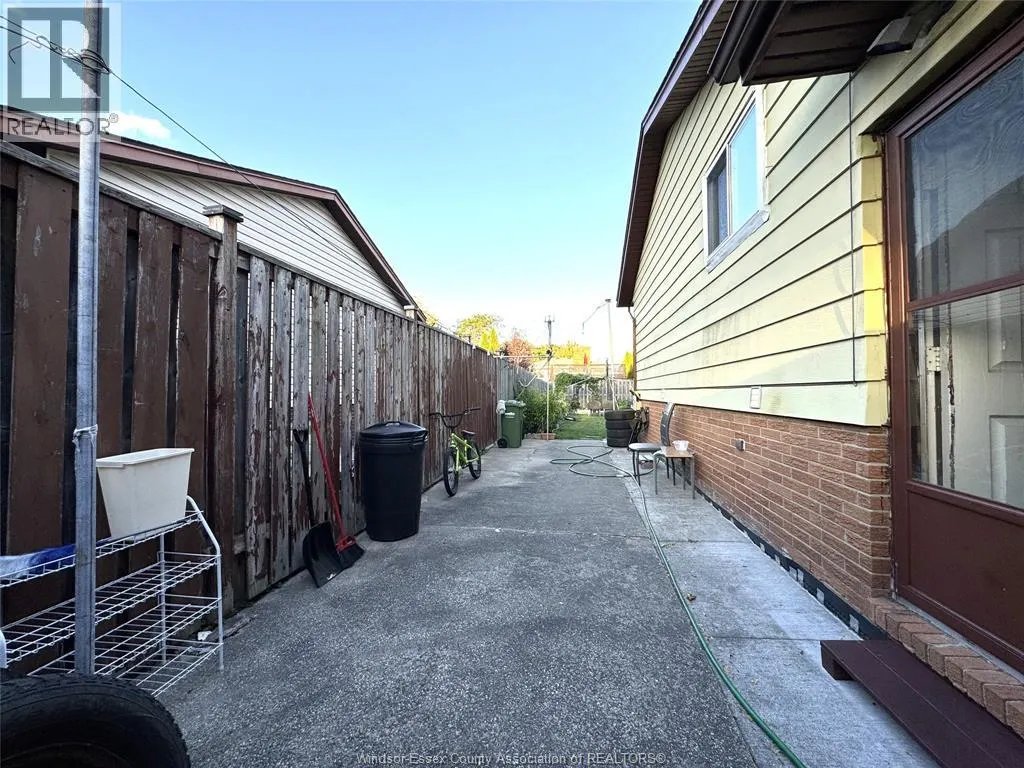 3132 ELMWOOD CRESCENT