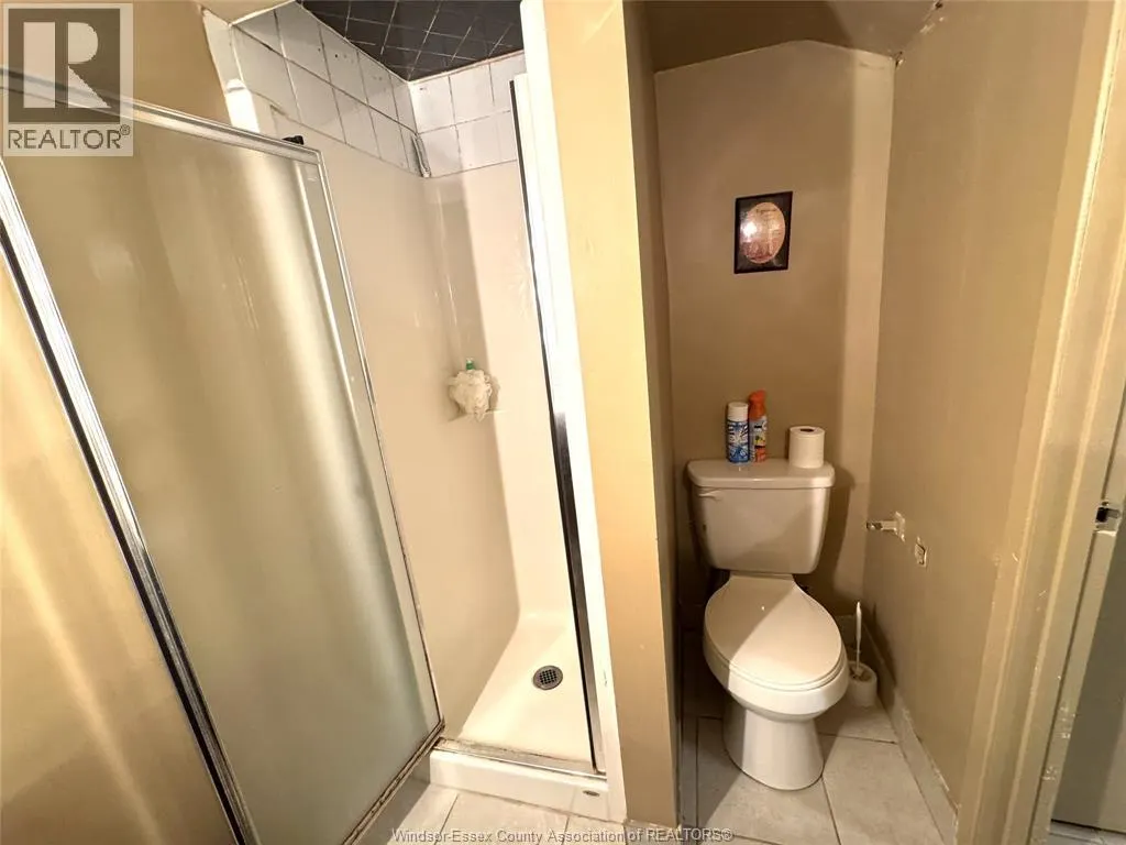 3132 ELMWOOD CRESCENT