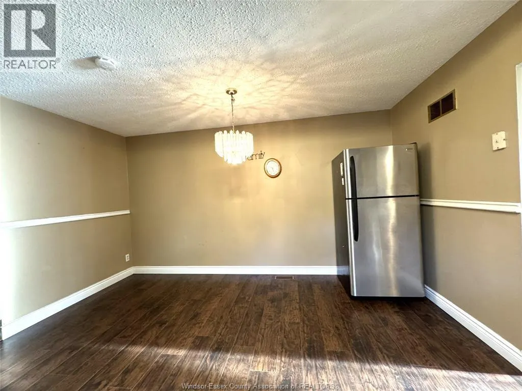 3132 ELMWOOD CRESCENT
