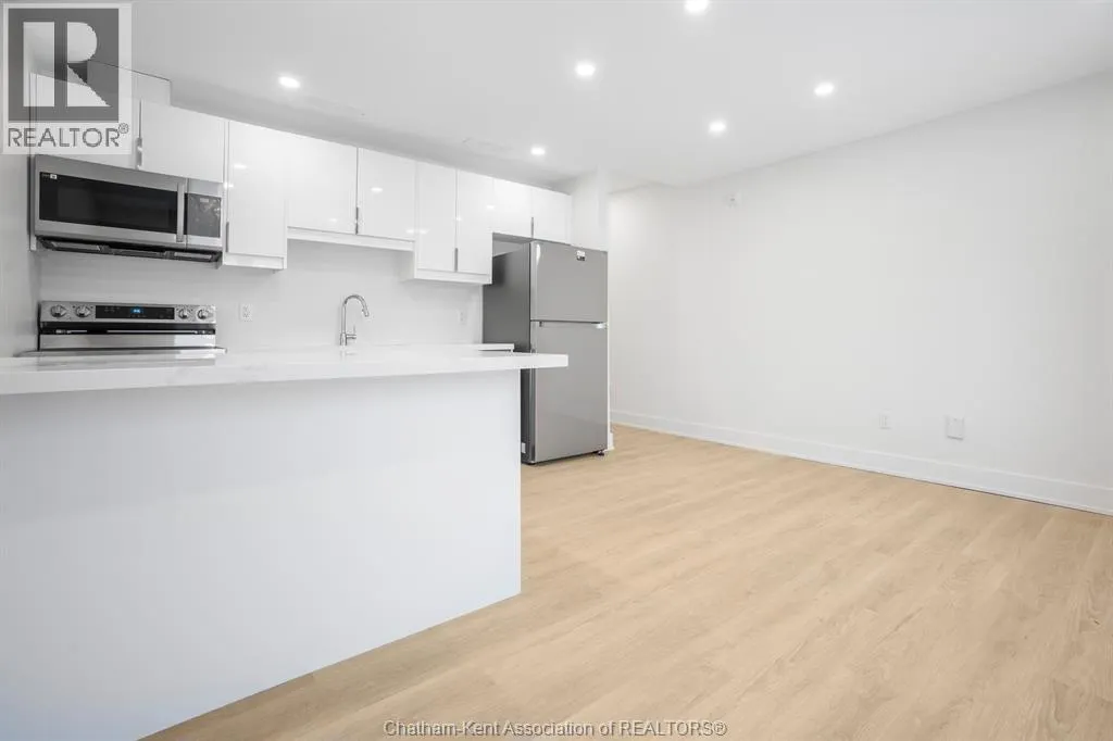 153 King STREET West Unit# 6