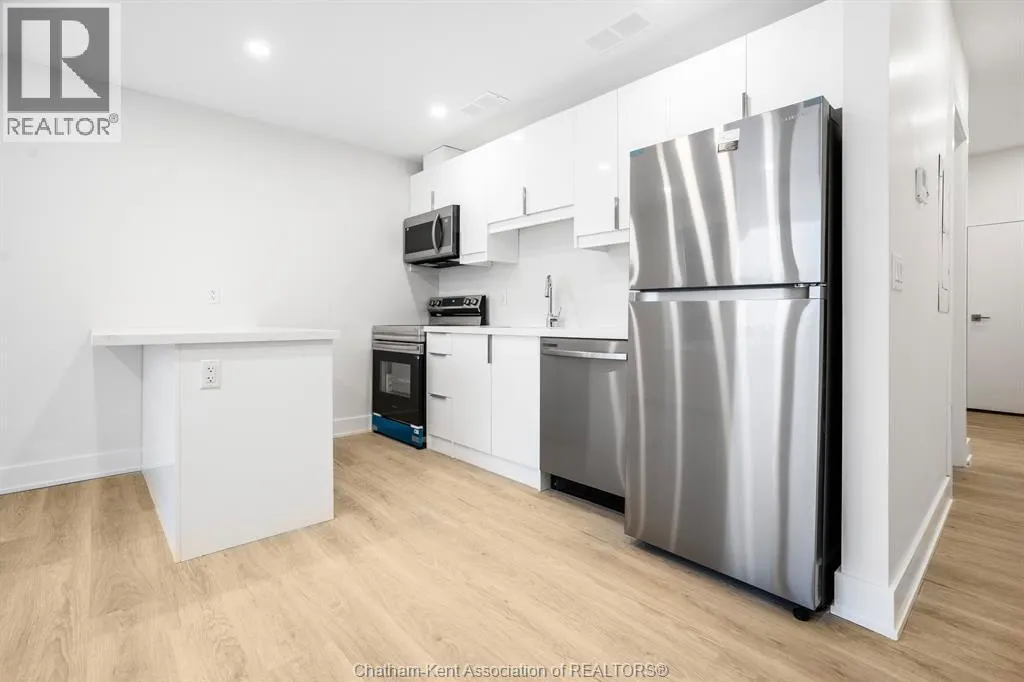 153 King STREET West Unit# 6