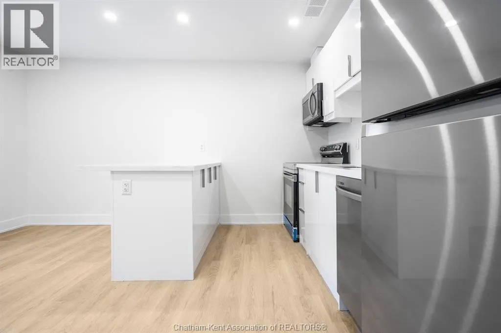 153 King STREET West Unit# 6