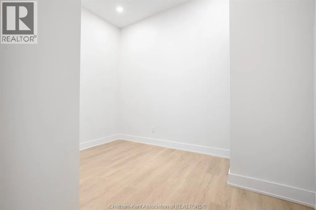 153 King STREET West Unit# 5