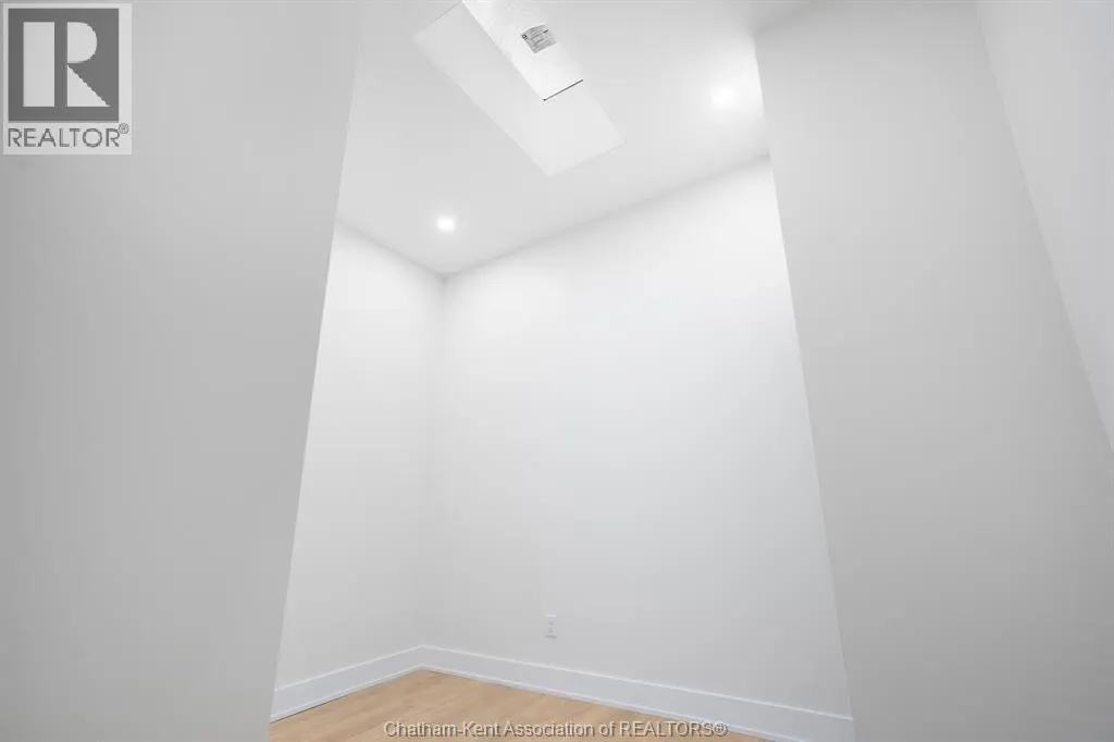 153 King STREET West Unit# 5