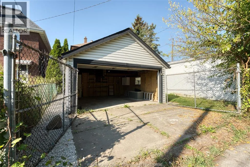 1516 DUFFERIN