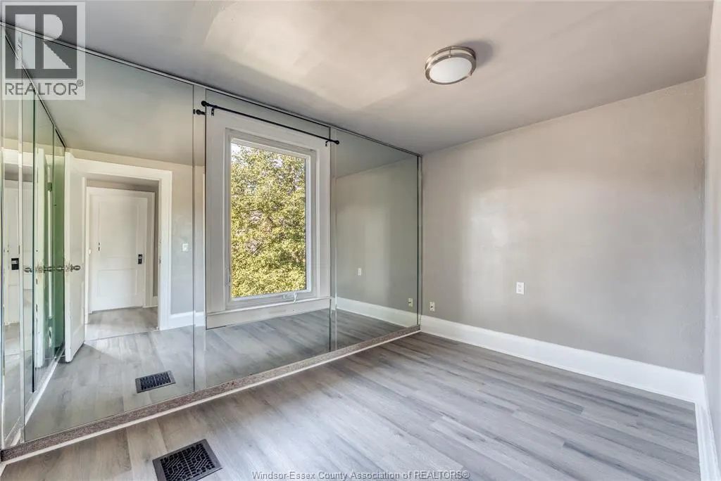 1516 DUFFERIN