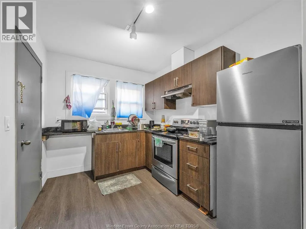 154-156 ELLIOTT STREET West