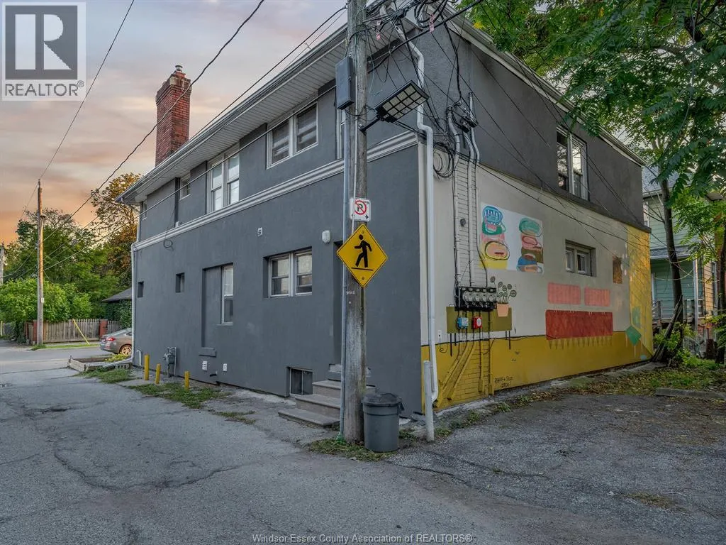 154-156 ELLIOTT STREET West