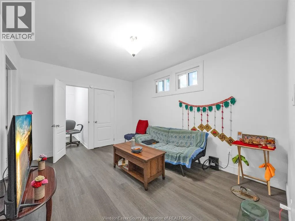154-156 ELLIOTT STREET West