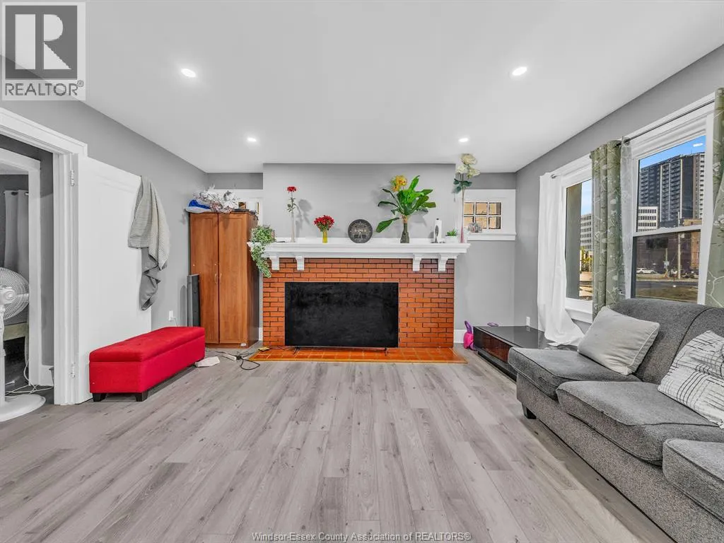 154-156 ELLIOTT STREET West