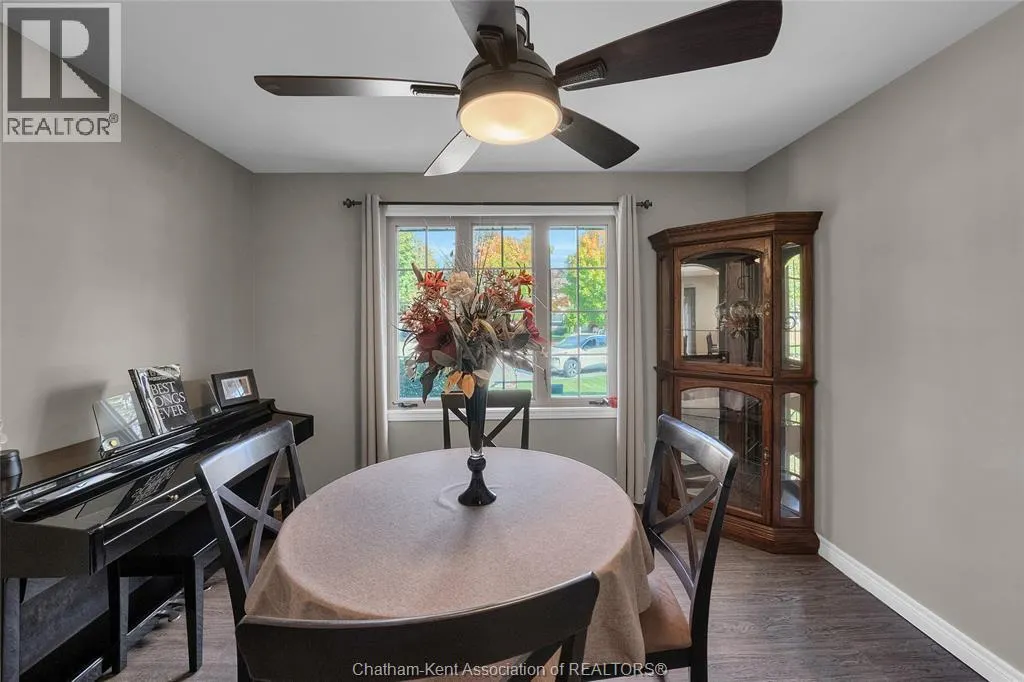 116 Thornhill CRESCENT