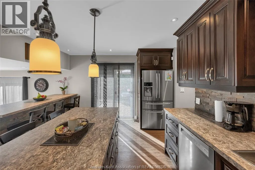 116 Thornhill CRESCENT