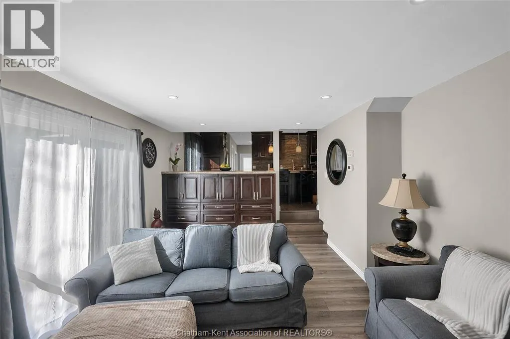 116 Thornhill CRESCENT