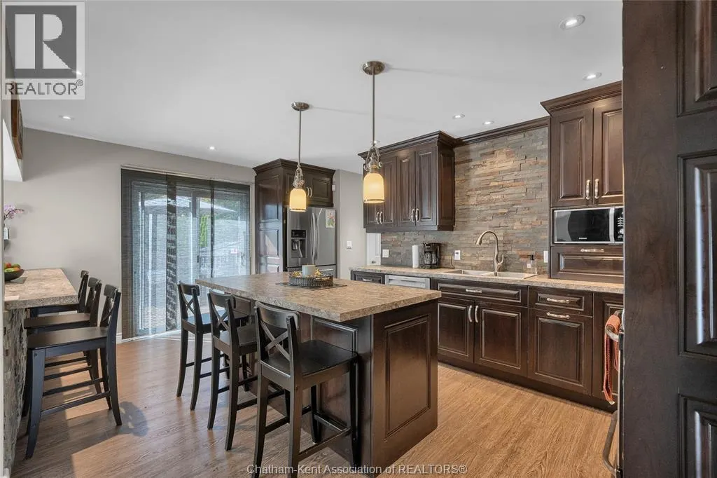 116 Thornhill CRESCENT