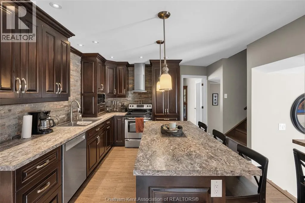 116 Thornhill CRESCENT