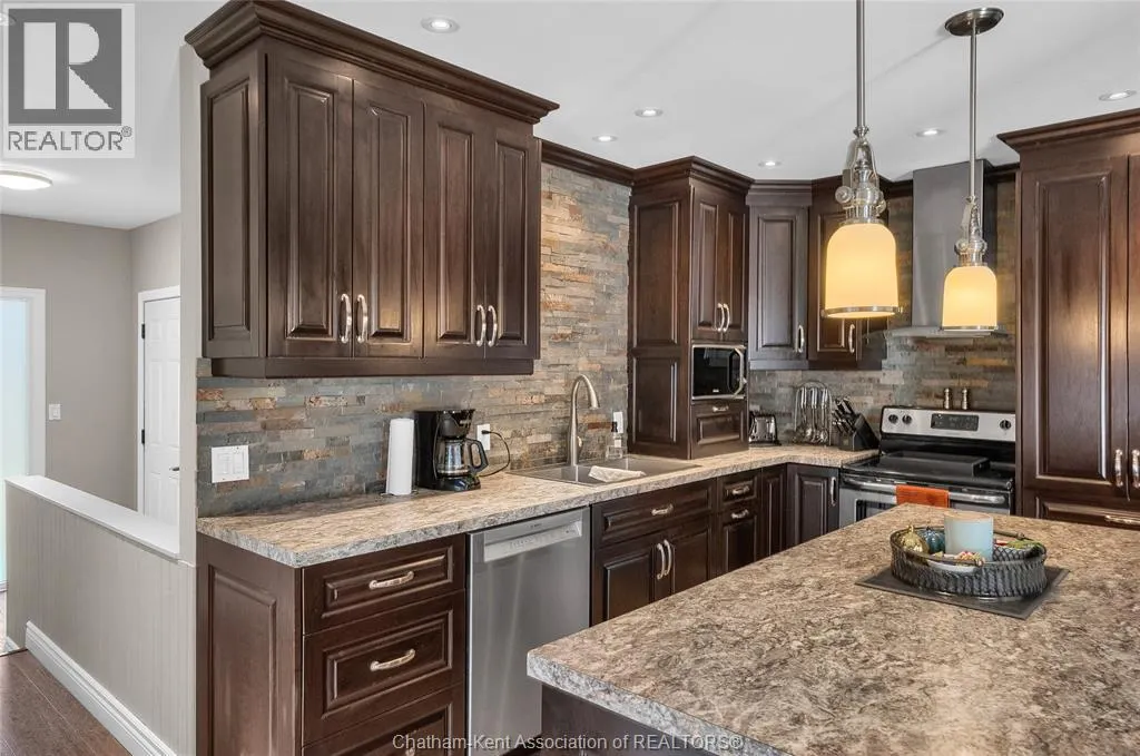 116 Thornhill CRESCENT