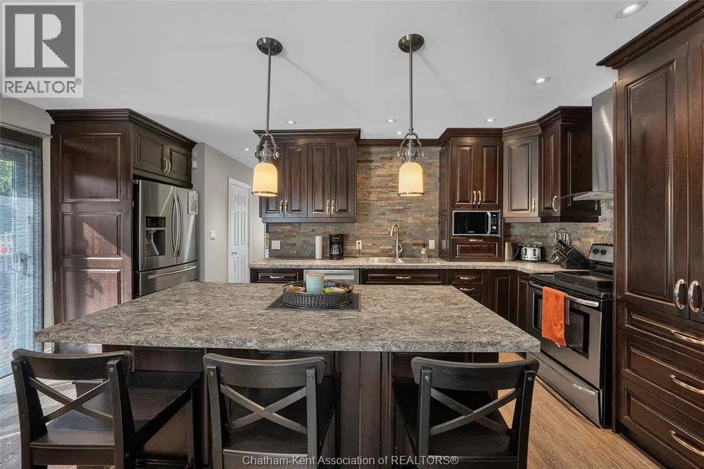 116 Thornhill CRESCENT